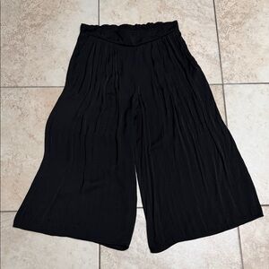 Vince Camuto Black Wide-Leg Satin Cropped Pants